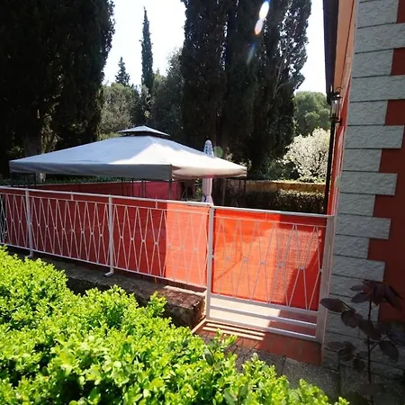 96-3 Casa de hóspedes